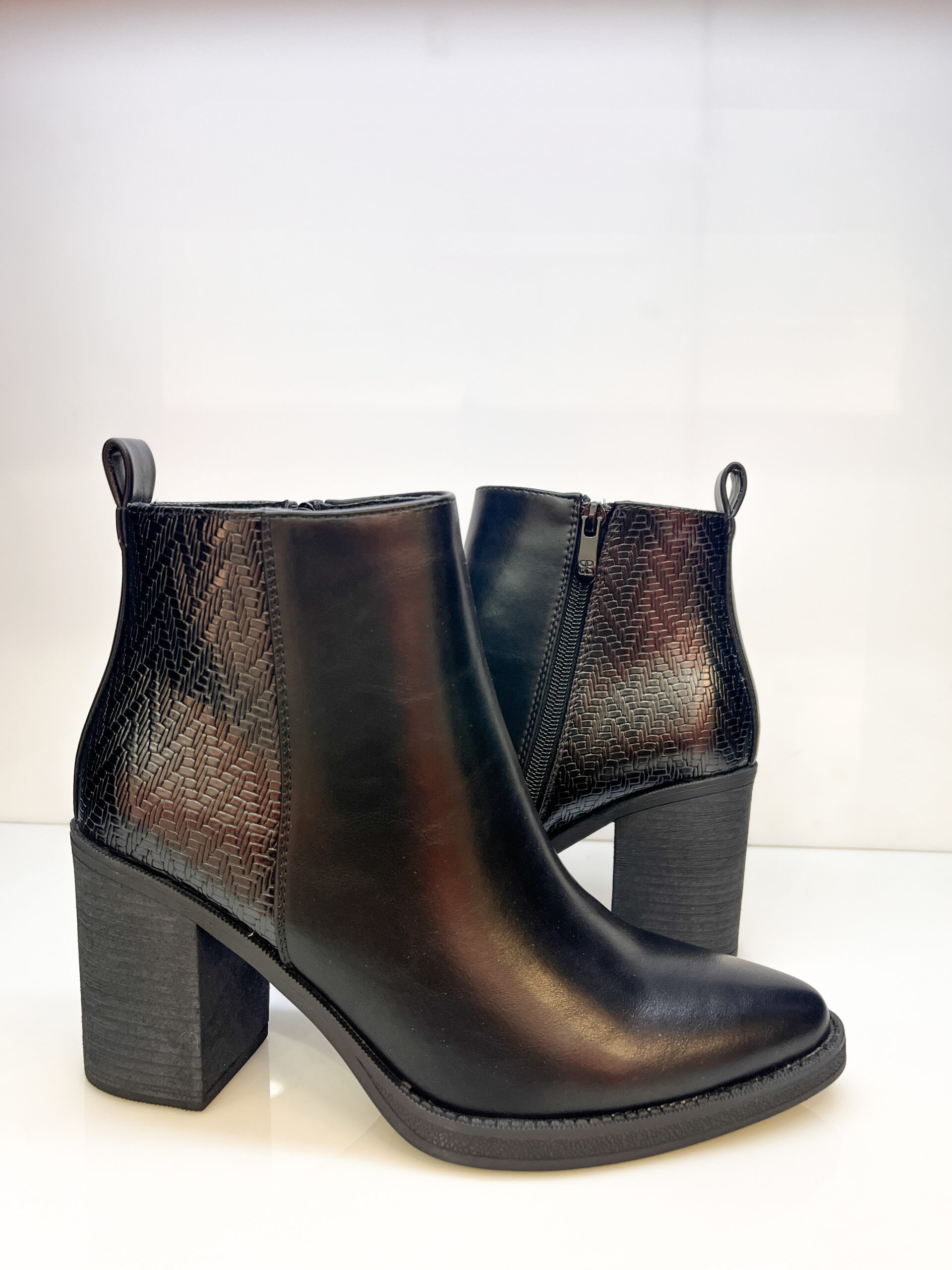 BOTIN CORTO ECOCUERO TACO