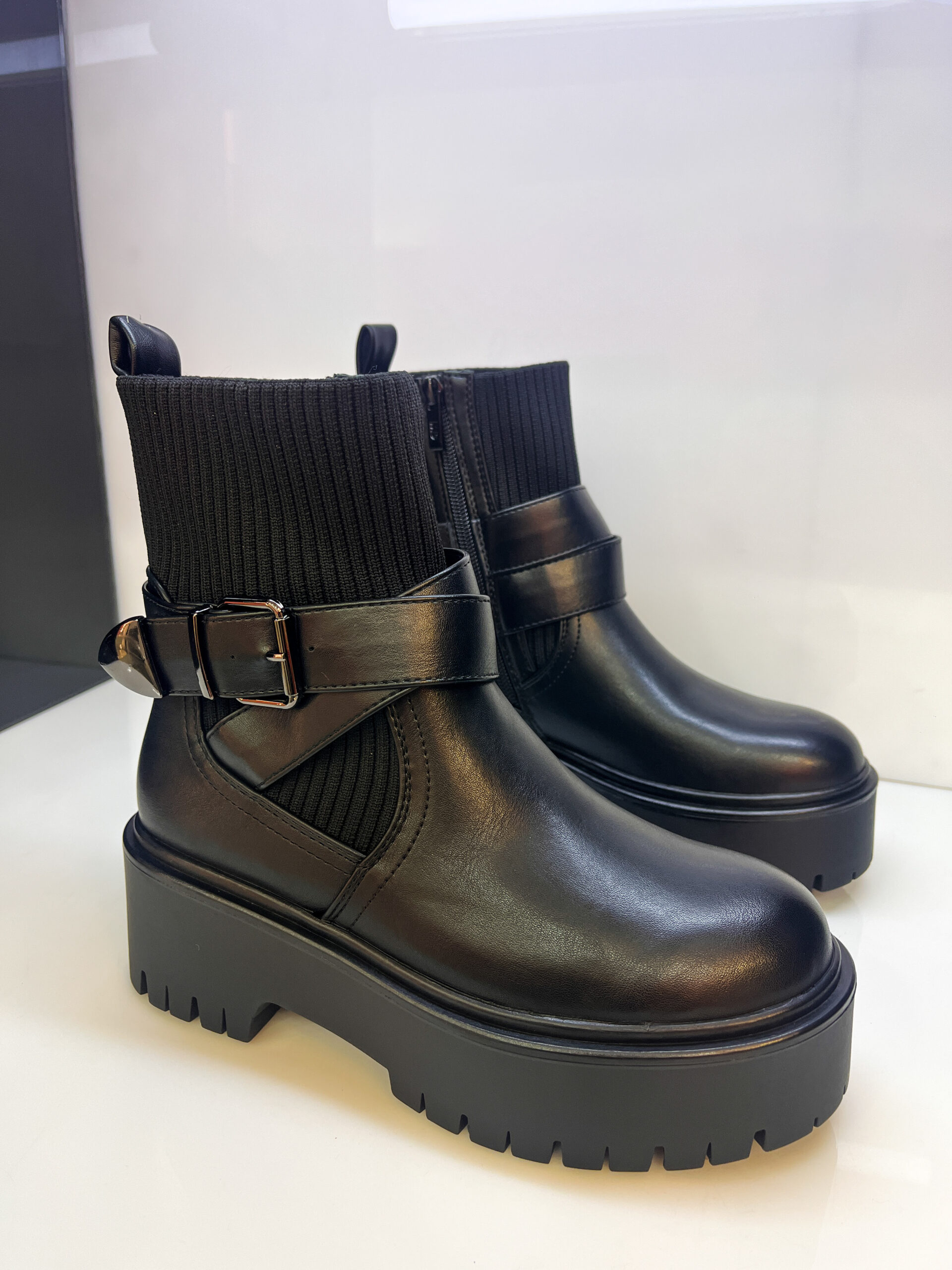 BOTIN PLATAFORMA CORREA - Imagen 2